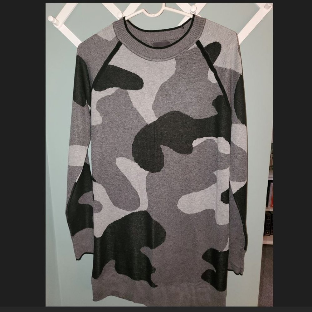 Lysse Carolyn Maxed Out Camo Sweater Size Small